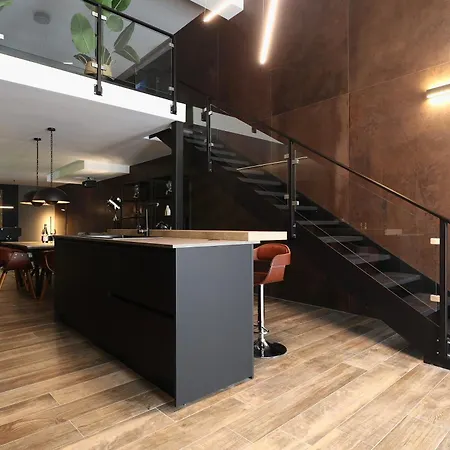 180 M2! Διαμέρισμα *